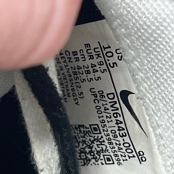 Nike x Sacai Blazer Low Black White Patent Leather Shoes Mens 10.5 DM6443-001